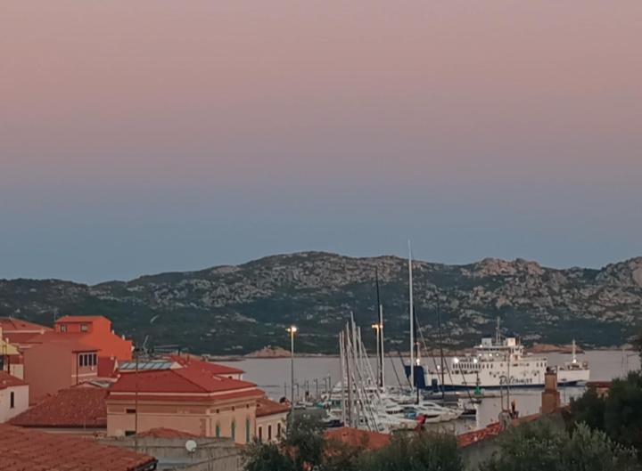 Appartamento La Terrazza - Localita Cala Gavetta La Maddalena  Eksteriør bilde